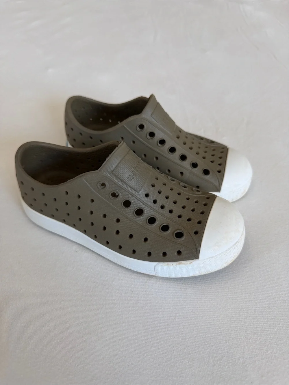 Native Shoes Kids Slip-On Water-Friendly Shoes Size 10/c10